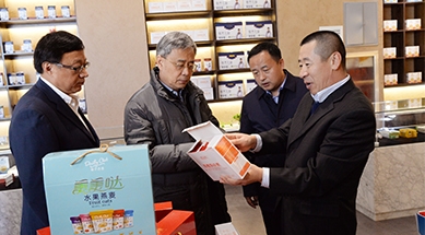 中國人民銀行黨委書記、中國銀保監(jiān)會(huì)主席郭樹清蒞臨公司調(diào)研產(chǎn)業(yè)化扶貧工作